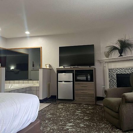 Hotel Ramada By Wyndham Cedar Rapids South Zewnętrze zdjęcie
