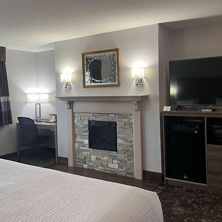Hotel Ramada By Wyndham Cedar Rapids South Zewnętrze zdjęcie