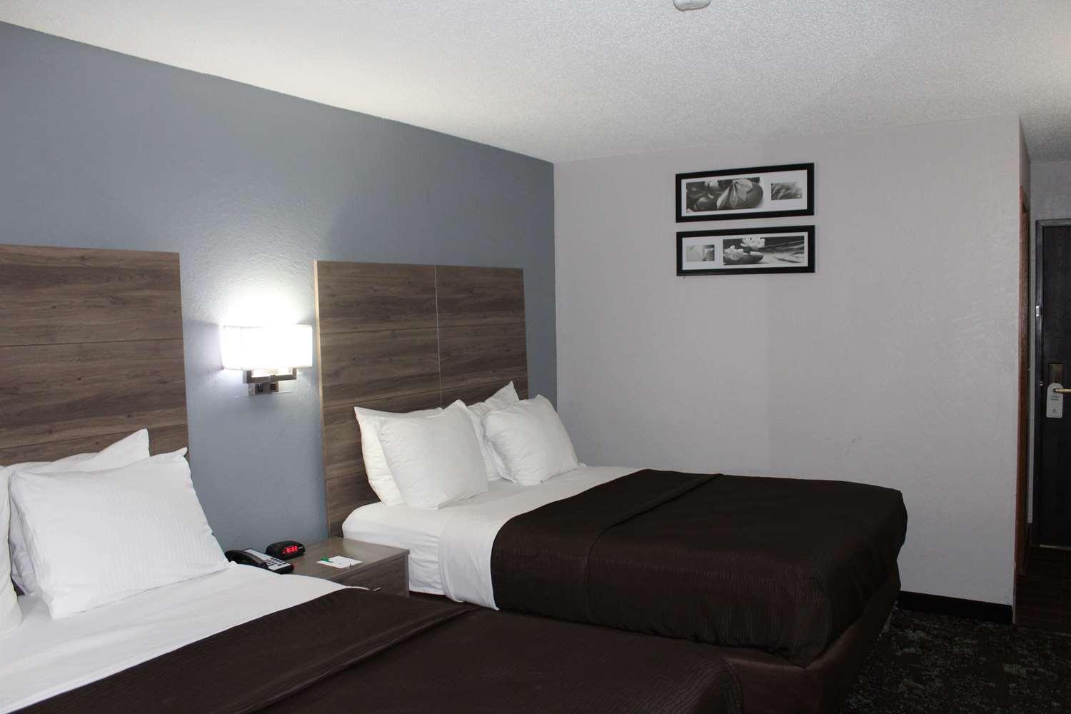 Hotel Ramada By Wyndham Cedar Rapids South Zewnętrze zdjęcie