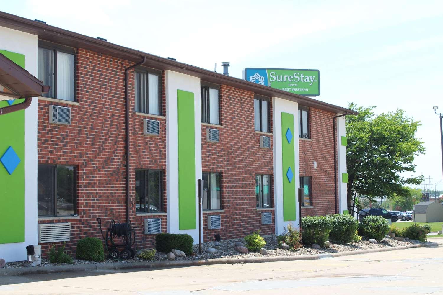 Hotel Ramada By Wyndham Cedar Rapids South Zewnętrze zdjęcie