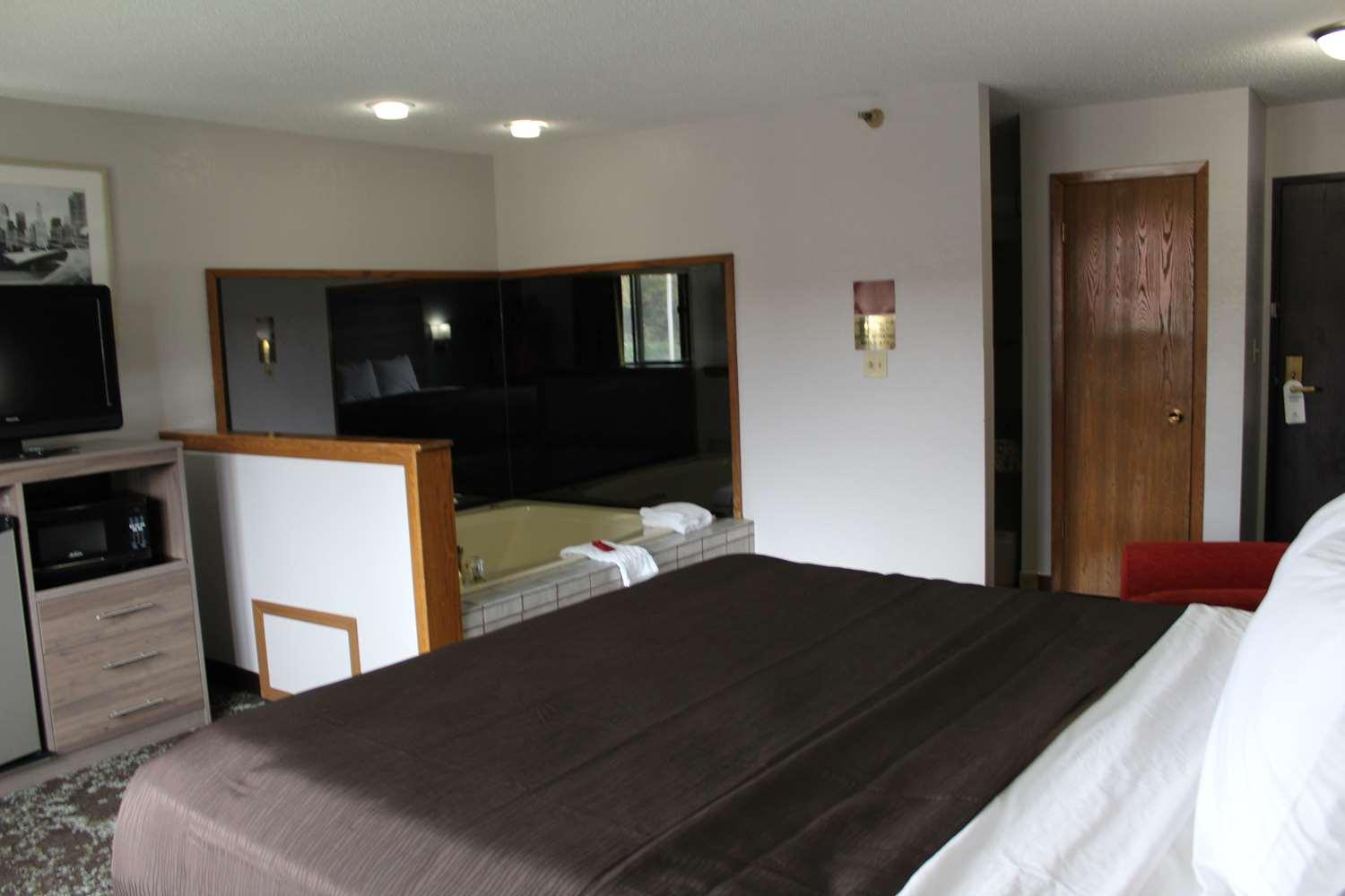 Hotel Ramada By Wyndham Cedar Rapids South Zewnętrze zdjęcie