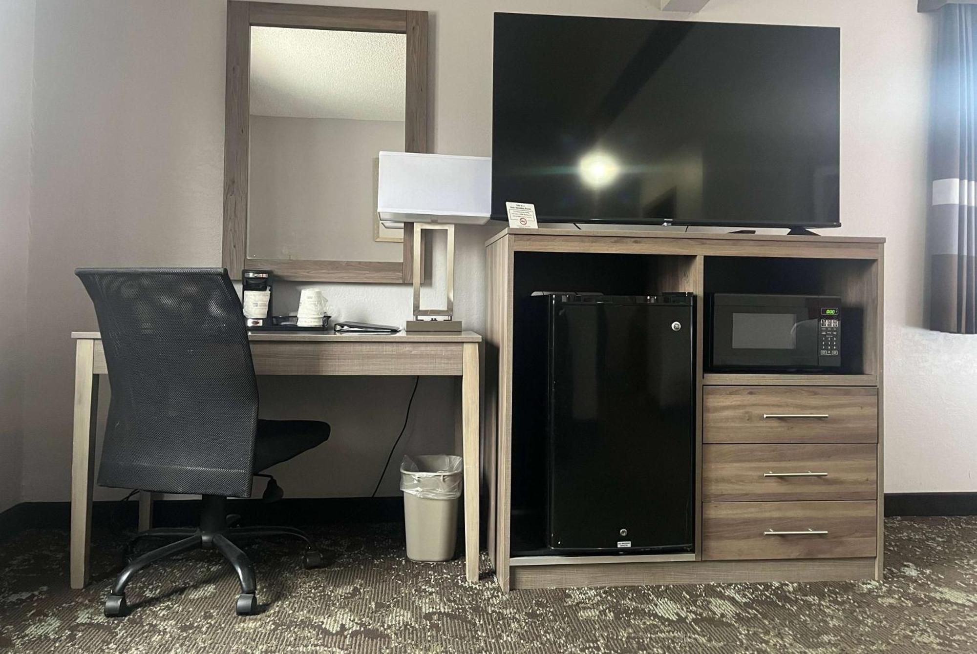 Hotel Ramada By Wyndham Cedar Rapids South Zewnętrze zdjęcie