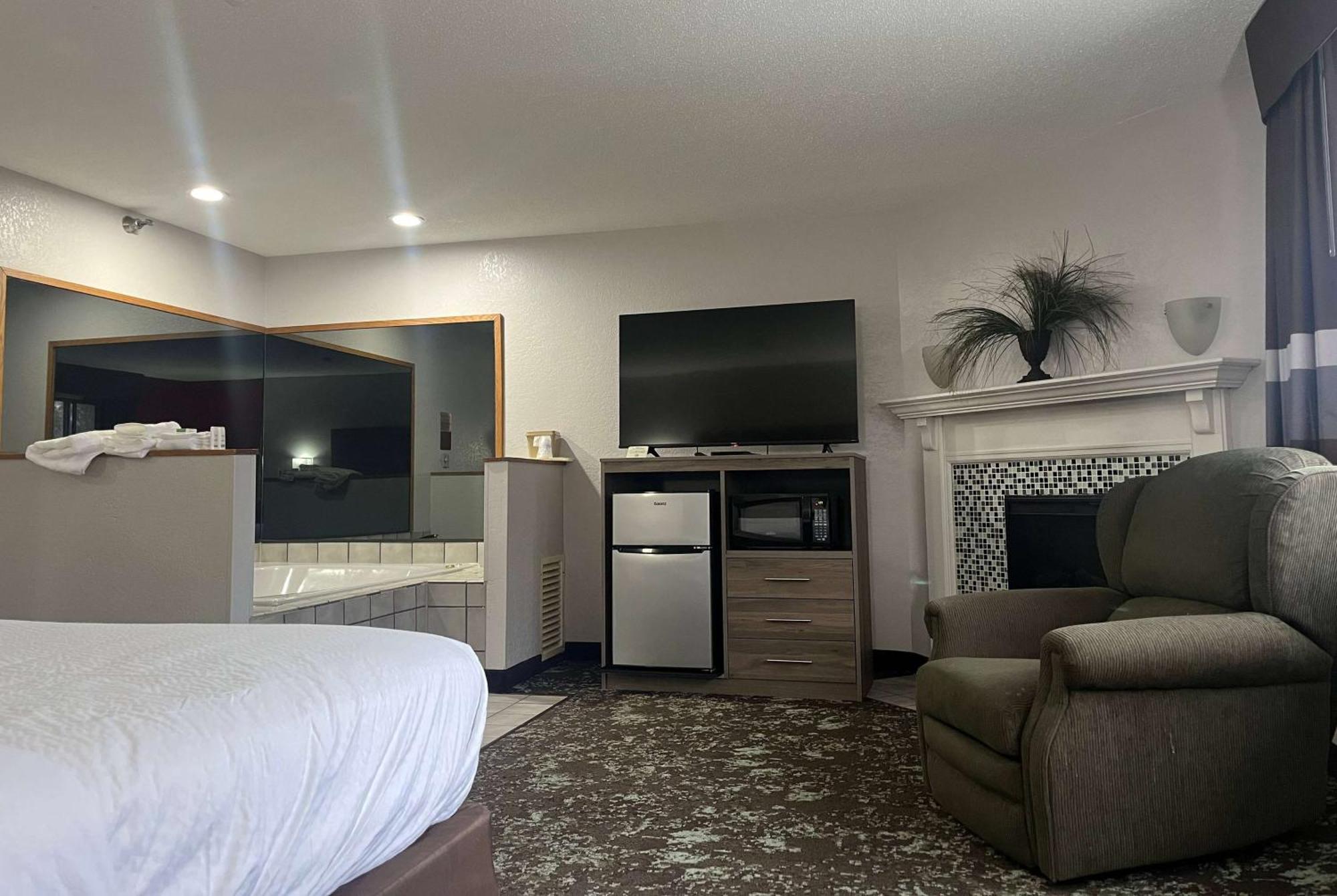 Hotel Ramada By Wyndham Cedar Rapids South Zewnętrze zdjęcie