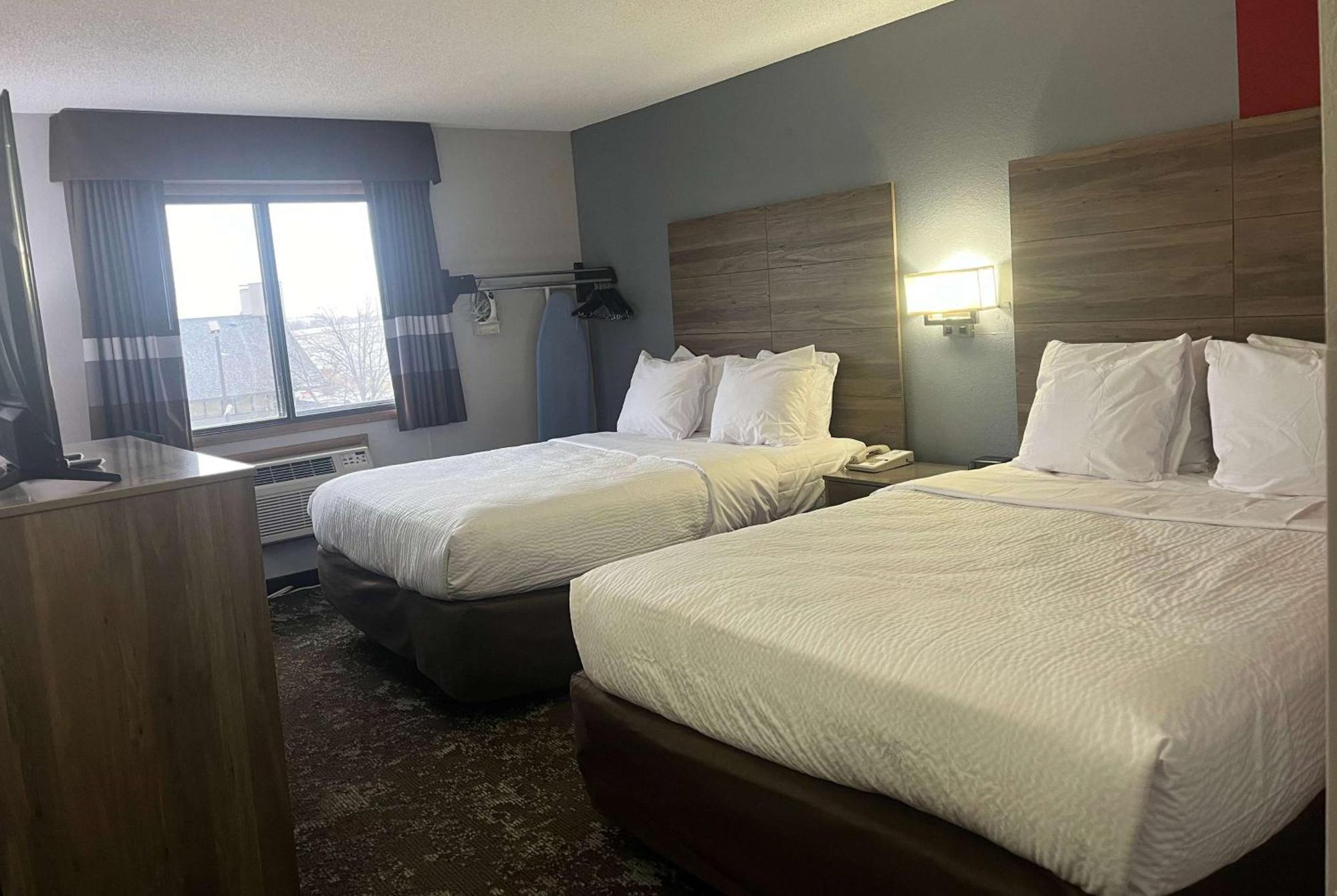 Hotel Ramada By Wyndham Cedar Rapids South Zewnętrze zdjęcie