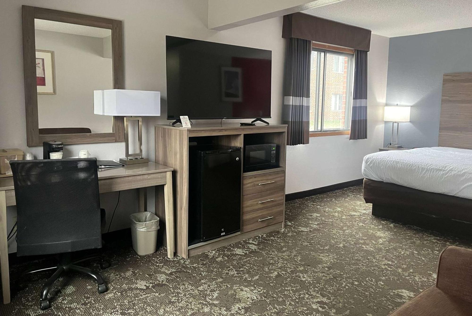 Hotel Ramada By Wyndham Cedar Rapids South Zewnętrze zdjęcie