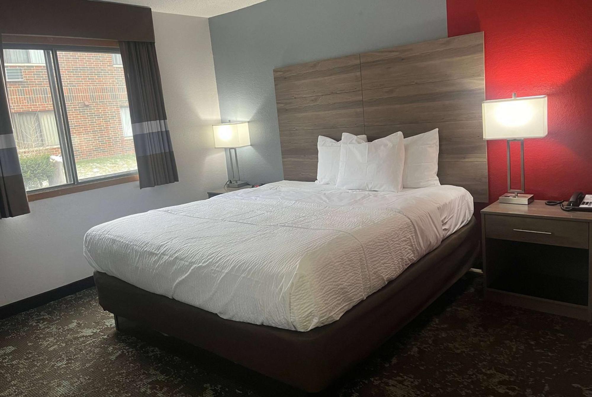Hotel Ramada By Wyndham Cedar Rapids South Zewnętrze zdjęcie