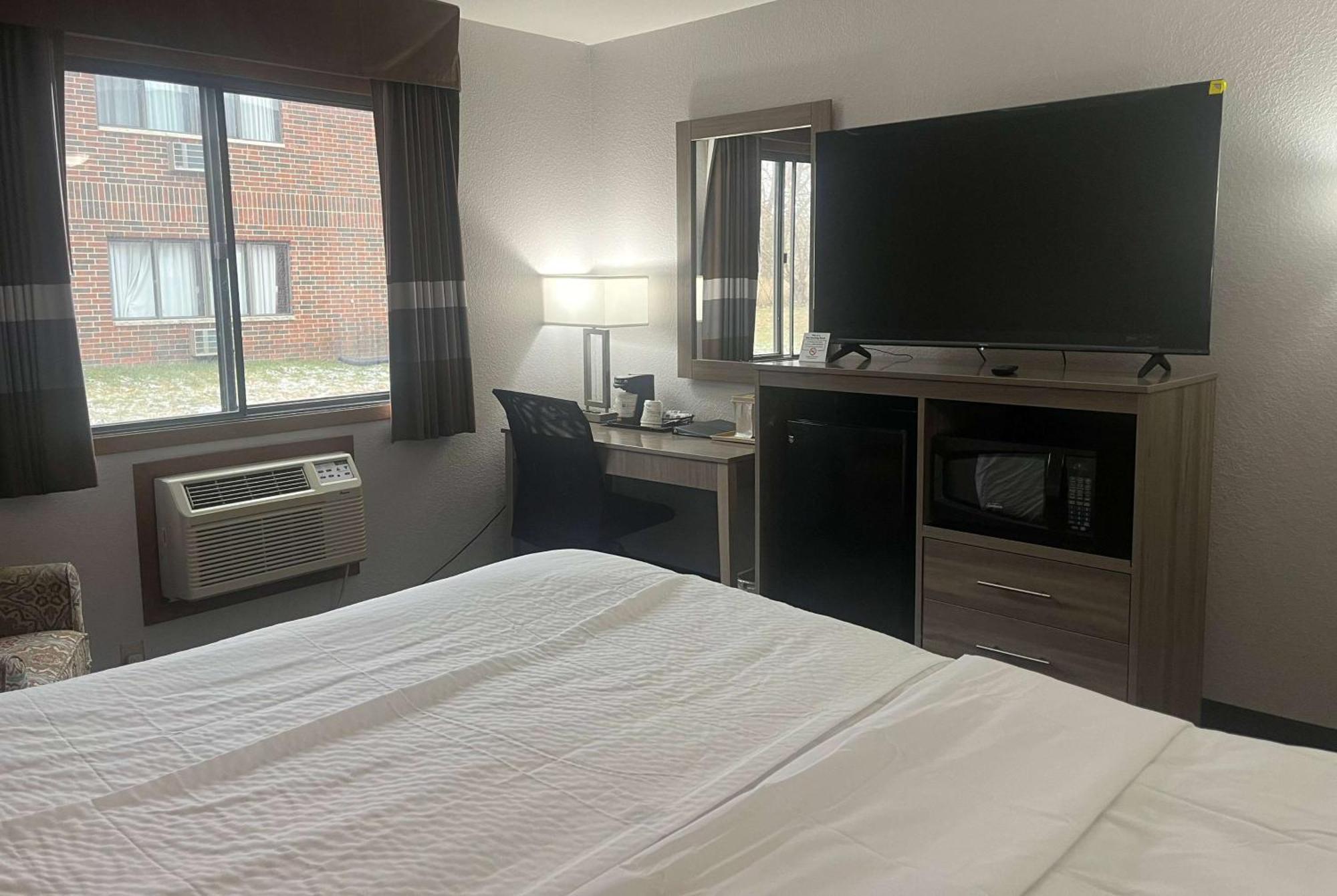 Hotel Ramada By Wyndham Cedar Rapids South Zewnętrze zdjęcie