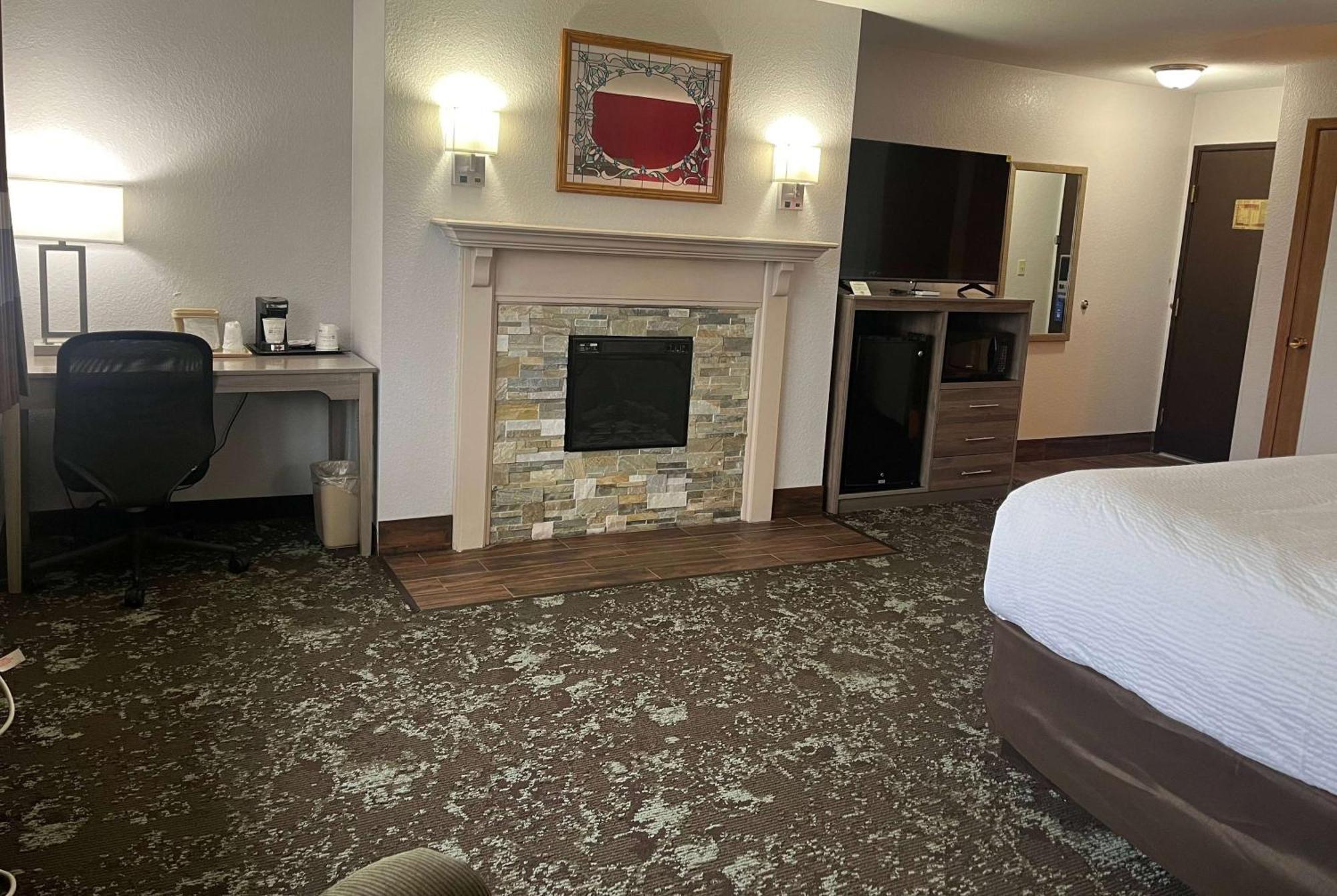 Hotel Ramada By Wyndham Cedar Rapids South Zewnętrze zdjęcie