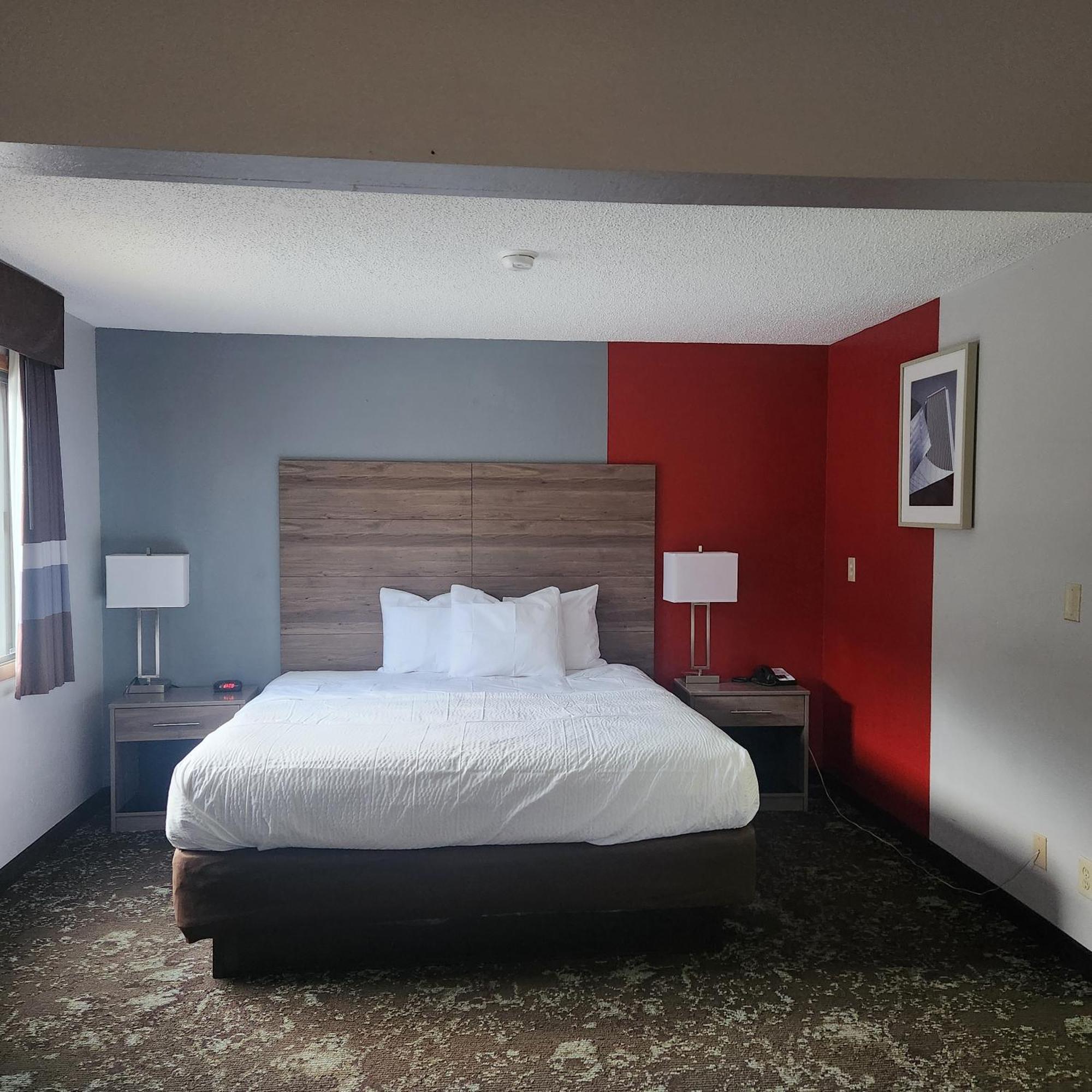 Hotel Ramada By Wyndham Cedar Rapids South Zewnętrze zdjęcie