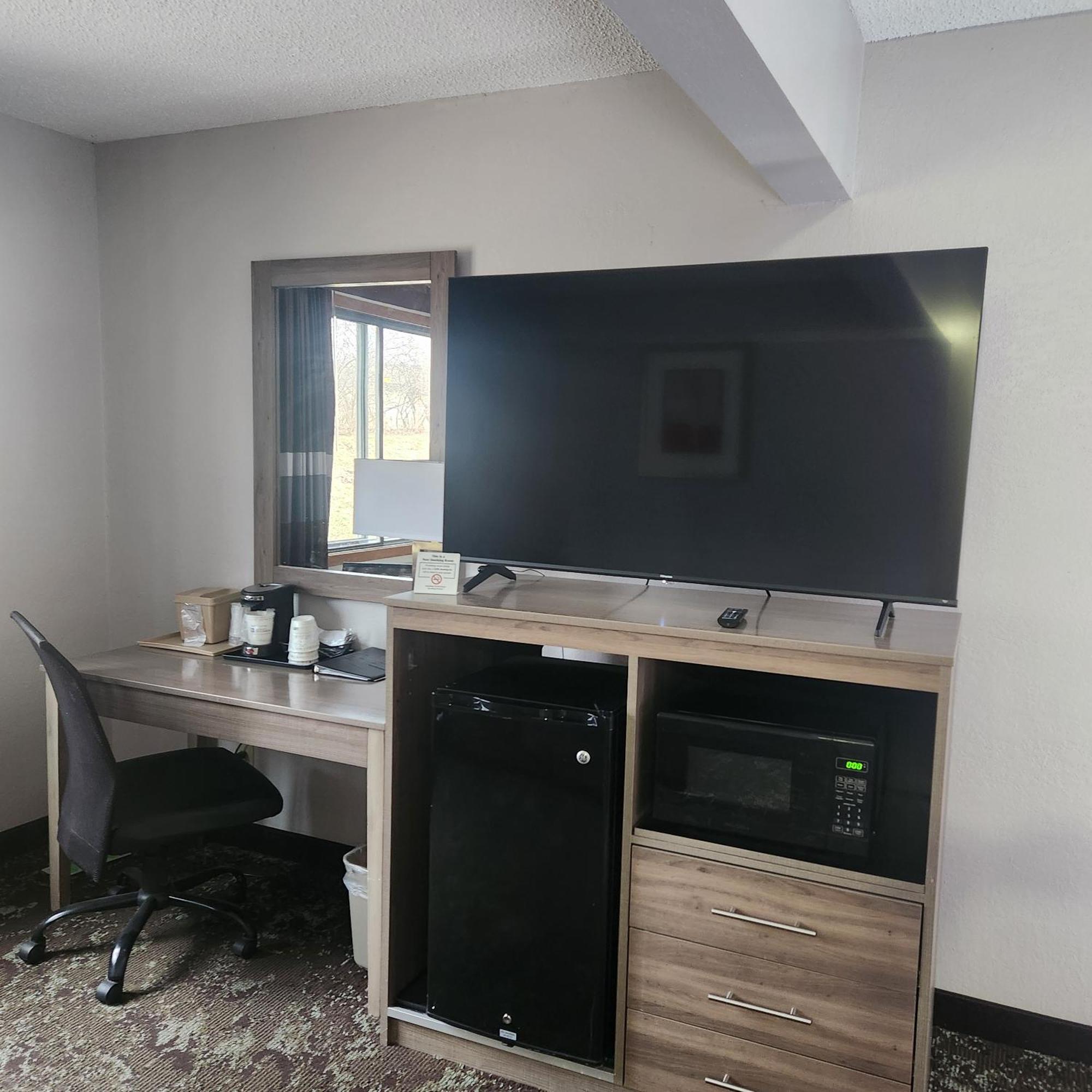 Hotel Ramada By Wyndham Cedar Rapids South Zewnętrze zdjęcie