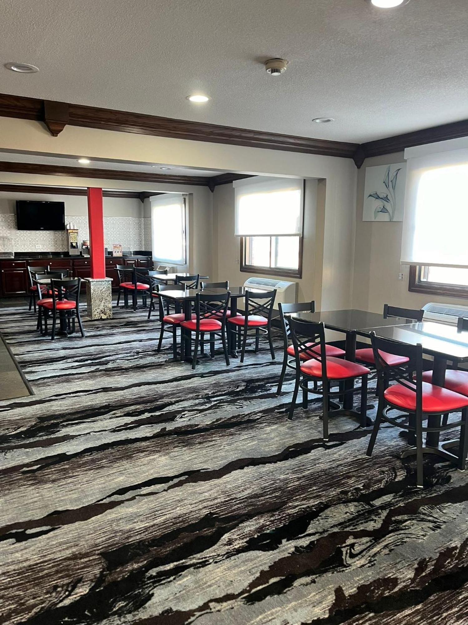 Hotel Ramada By Wyndham Cedar Rapids South Zewnętrze zdjęcie